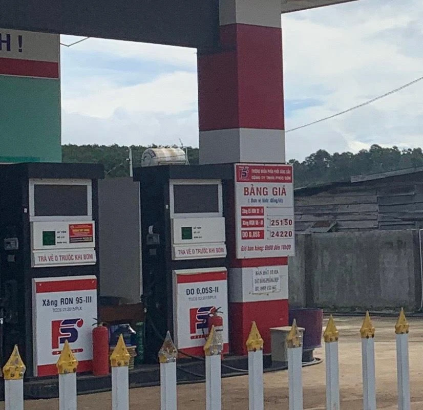 Tháng 9, Quản lý thị trường tỉnh Lâm Đồng xử phạt cửa hàng niêm yết giá không đúng giá thương nhân phân phối theo quy định. Ảnh: Cục QLTT tỉnh Lâm Đồng.