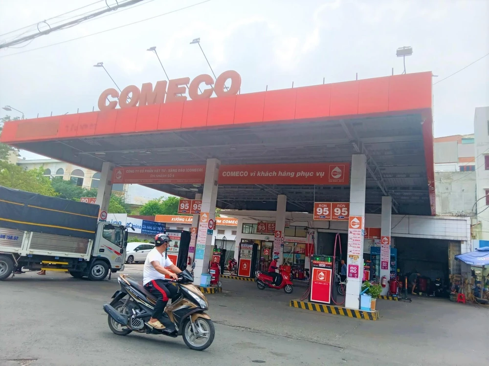 Cửa hàng xăng trên đường Lý Thường Kiệt quận Tân Bình không còn xăng