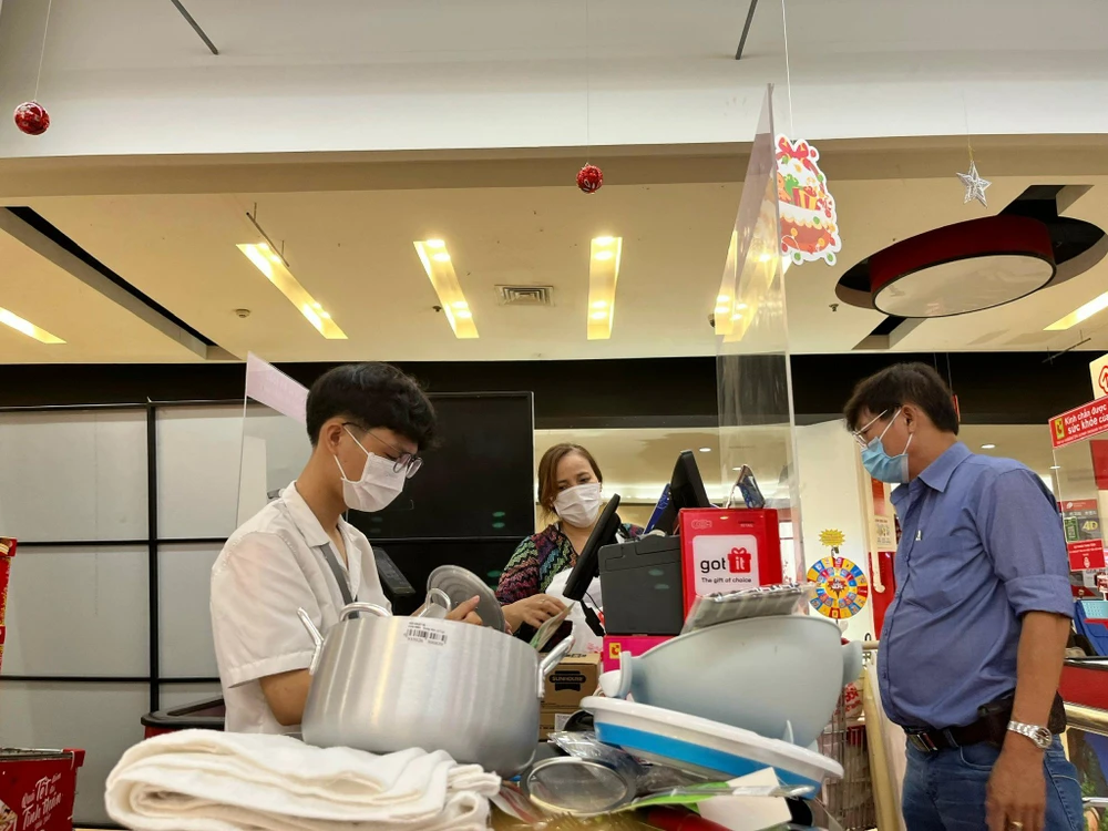 Thu nhập của người lao động TP.HCM cao hơn mức trung bình cả nước. Ảnh minh hoạ