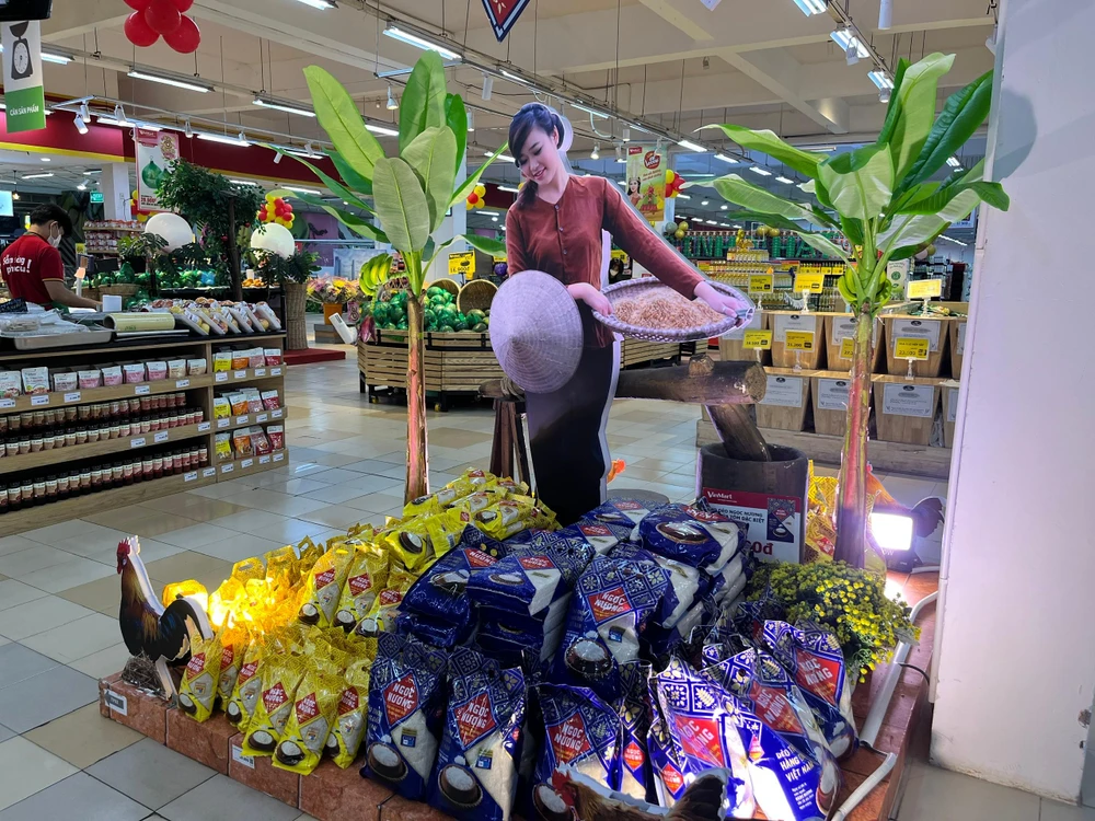 Doanh nghiệp Việt đã bán gạo dự trữ cần chủ động gửi bảng giá đến Cơ quan hậu cần Indonesia. Ảnh minh hoạ: TÚ UYÊN