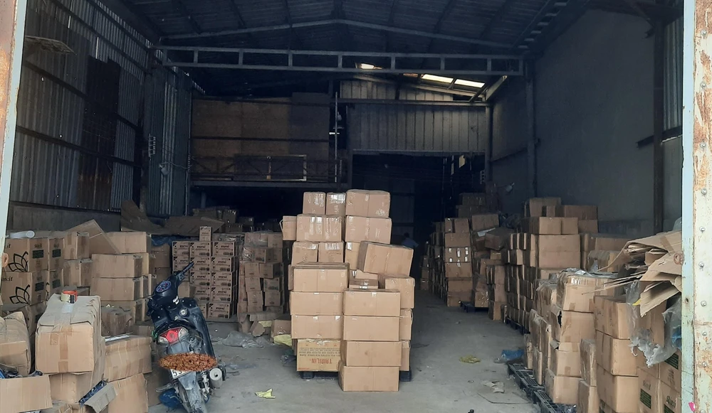 Hàng hóa trong kho chứa phần lớn đã đóng bao bì đựng trong các thùng carton