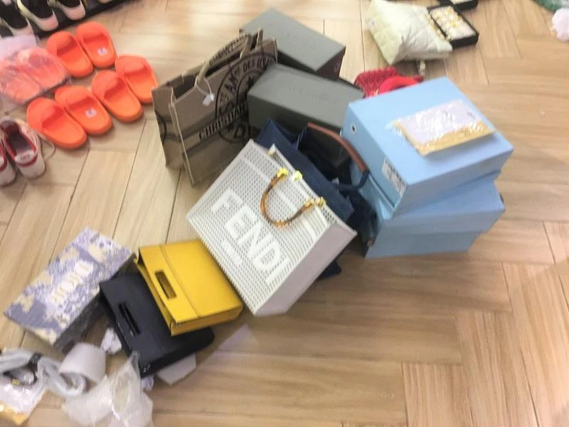 Túi xách mang các thương hiệu nổi tiếng