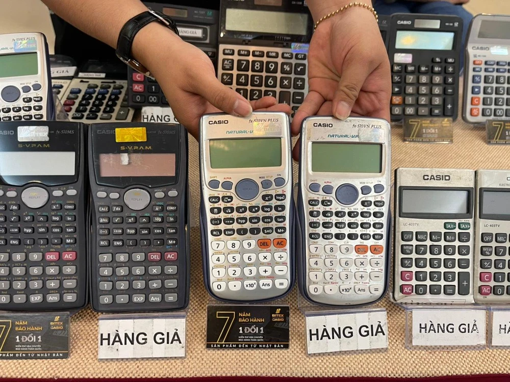 Doanh nghiệp trưng bày phân biệt hàng giả tại hội thảo