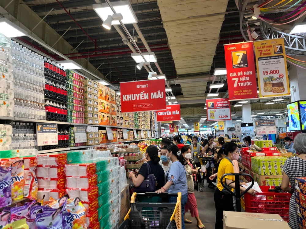 Hiện nay nhiều siêu thị trên địa bàn thành phố đã tung các chương trình khuyến mãi Tết