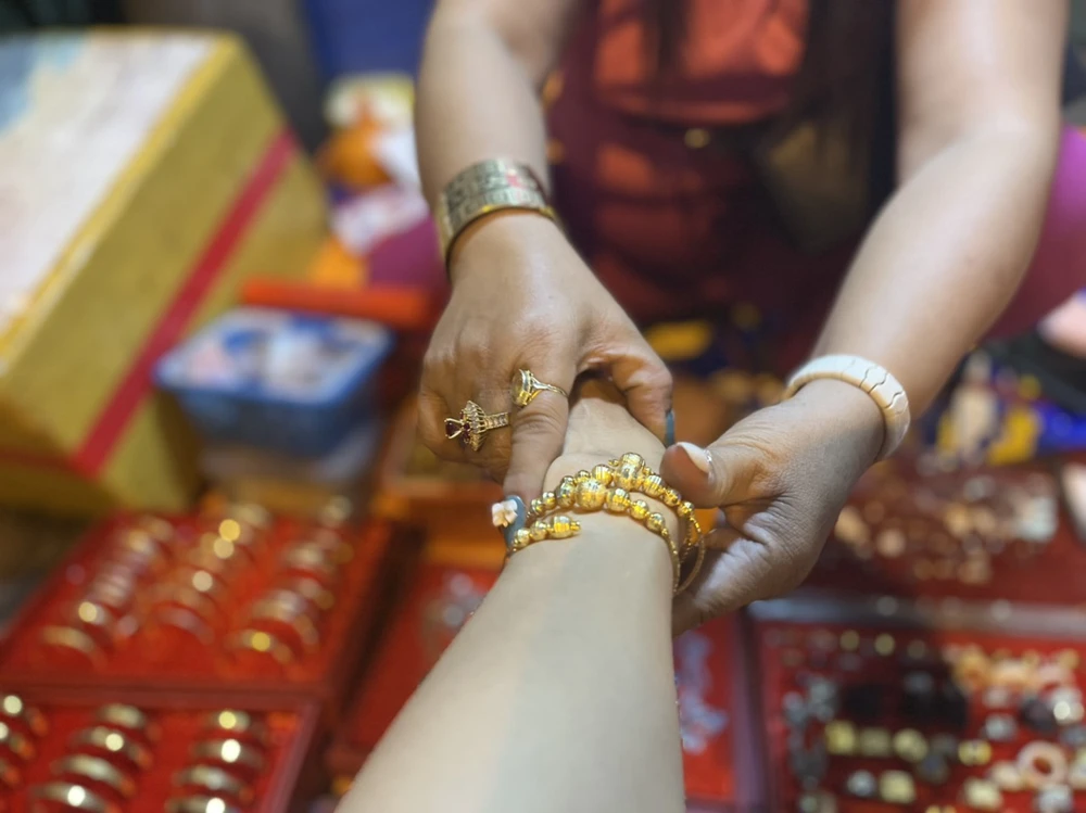 Vàng non giá 200.000 đồng/chiếc