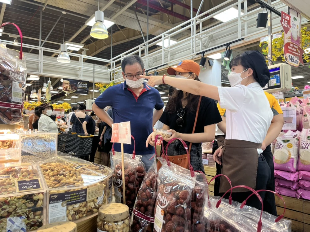 Các loại hạt cao cấp như điều, mắc ca...được khách quan tâm Các loại hạt cao cấp như điều, mắc ca...được khách quan tâm