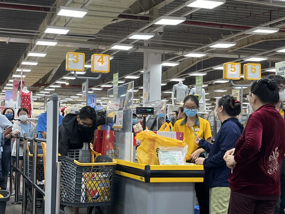 Khách hàng không phải xếp hàng quá lâu để chờ tính tiền Khách hàng không phải xếp hàng quá lâu để chờ tính tiền