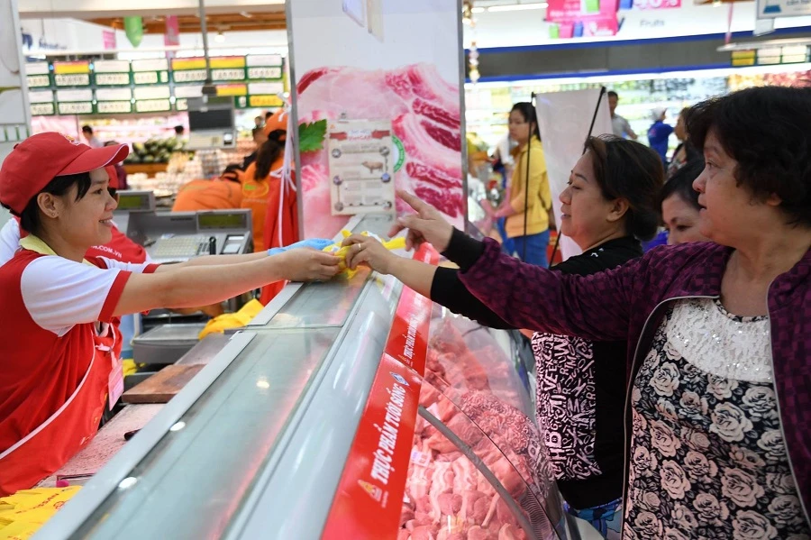 Nhiều siêu thị giảm giá thịt heo để chia sẻ với người tiêu dùng