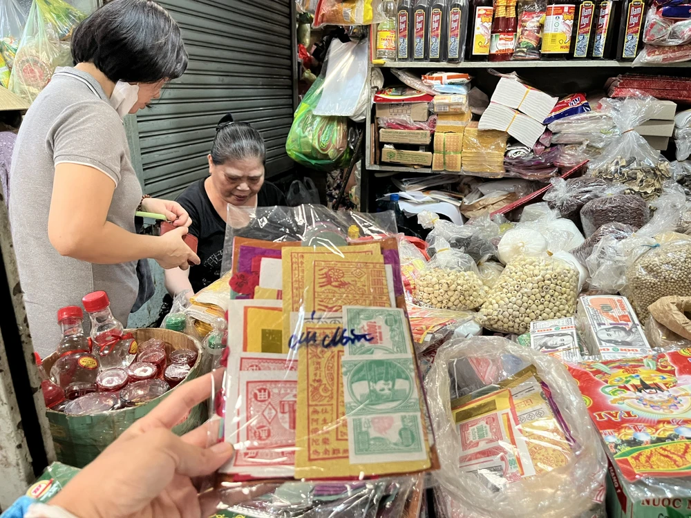 Các bộ đồ cúng được sắp xếp sẵn, đáp ứng nhu cầu người mua