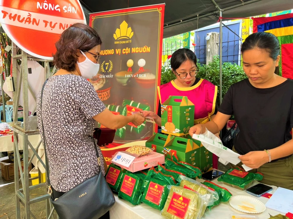 Bánh chưng Đất Tổ 1kg bánh mặn giá 135.000 đồng, bánh chay nhân đậu xanh 105.000 đồng