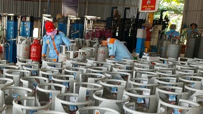Giá gas tháng 2 đồng loạt tăng 62.000-63.000 đồng/bình 12kg.