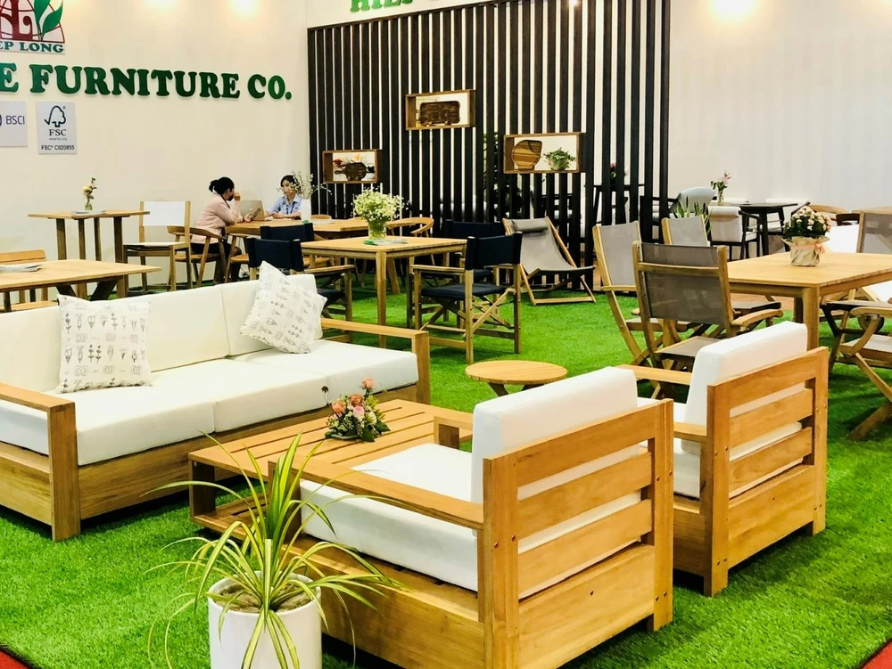 Đồ gỗ nội thất được quảng bá tại Hội chợ quốc tế đồ gỗ và thủ công mỹ nghệ Việt Nam năm 2022
