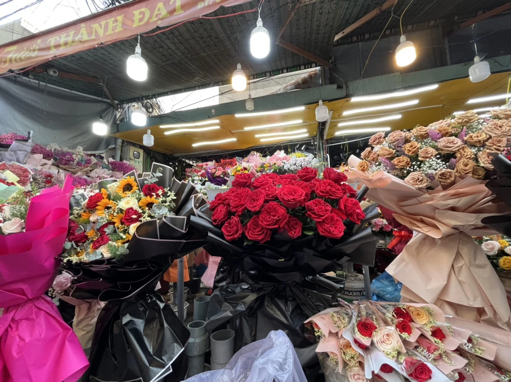 Bó hoa hồng đỏ có giá 3.000.000 đồng