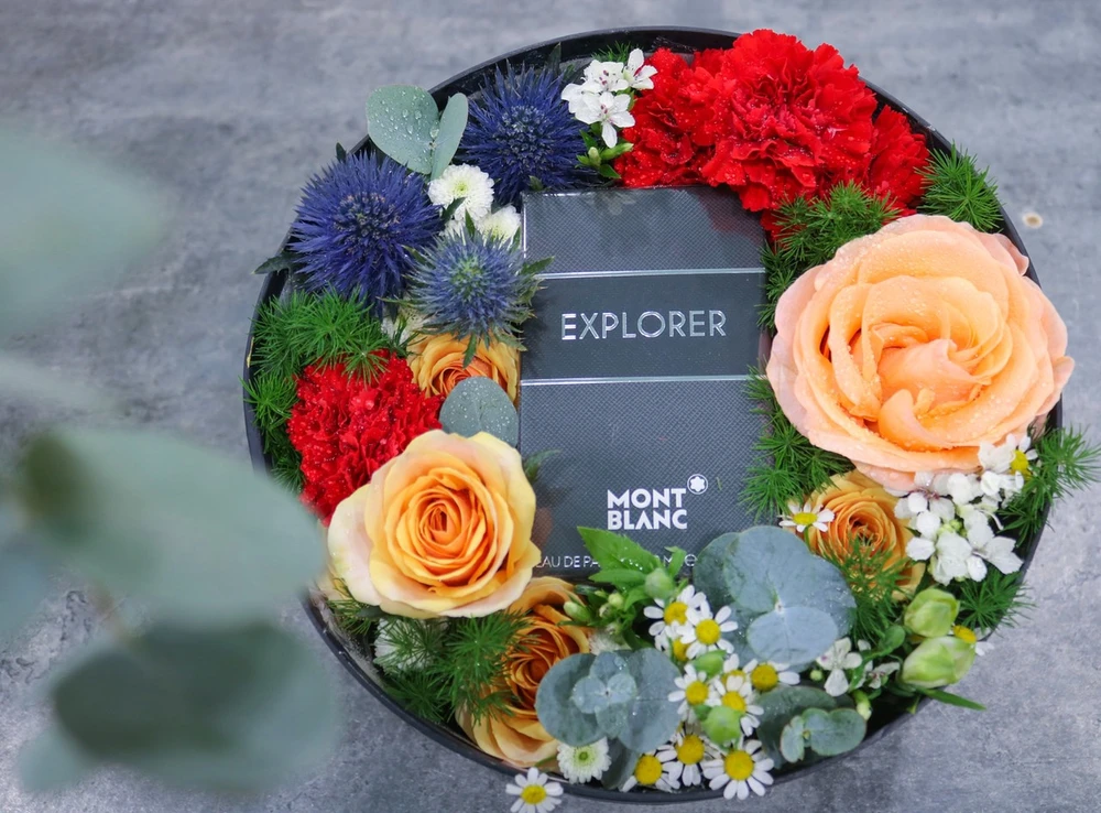 Bên cạnh trái cây, mỹ phẩm, nước hoa...làm hộp quà tặng