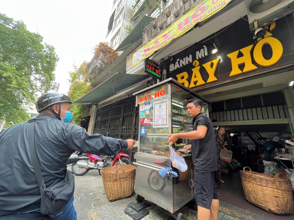 Tiệm bánh mì có 90 tuổi này đang được thế hệ thứ ba nối nghiệp. ẢNH: TÚ UYÊN