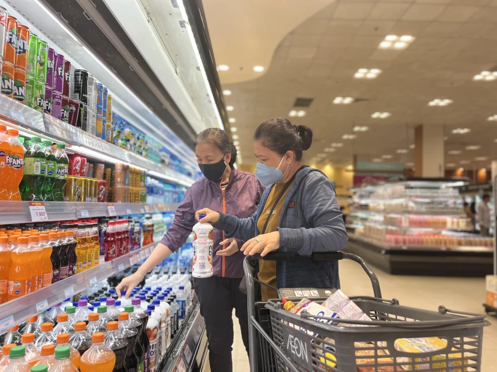 Thời tiết nắng nóng kéo dài là một trong những nguyên nhân làm tăng giá lương thực, thực phẩm. Ảnh: PLO Thời tiết nắng nóng kéo dài là một trong những nguyên nhân làm tăng giá lương thực, thực phẩm. Ảnh: PLO