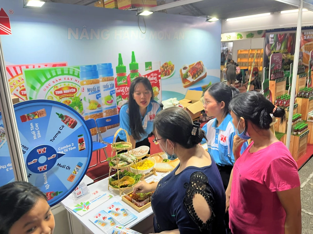 TP.HCM khai mạc hội chợ khuyến mãi khủng, nhiều mặt hàng giảm 70% ảnh 11