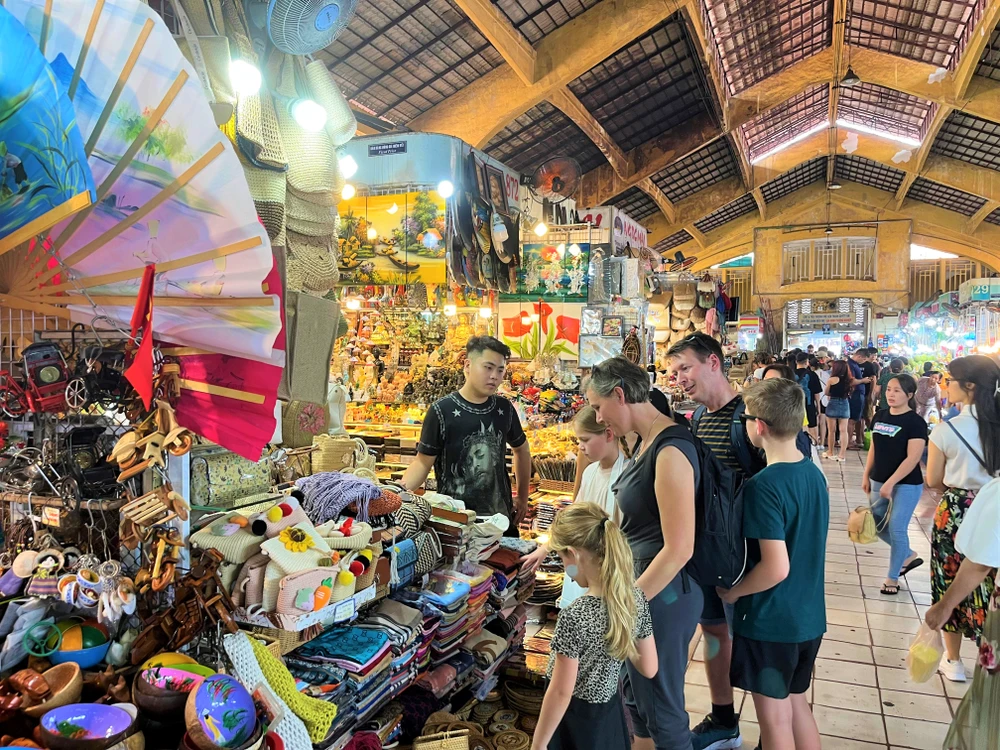 Đến Việt Nam, du khách nước nào chi tiêu mạnh tay nhất? ảnh 2 Đến Việt Nam, du khách nước nào chi tiêu mạnh tay nhất? ảnh 2