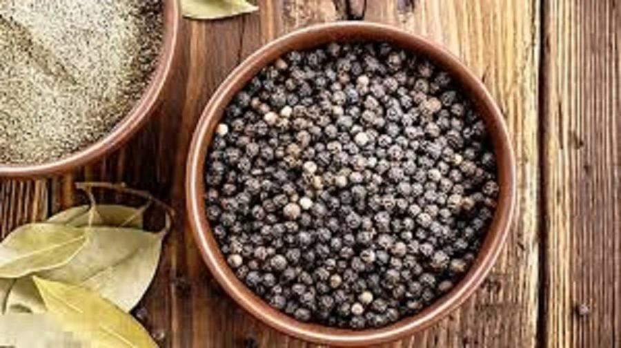 Thủ tướng đề nghị các bộ hỗ trợ doanh nghiệp vụ nghi bị lừa bán tiêu, điều sang UAE ảnh 1