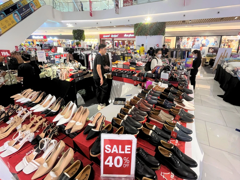 Ngày càng nhiều gia đình đối mặt khó khăn tài chính ảnh 1