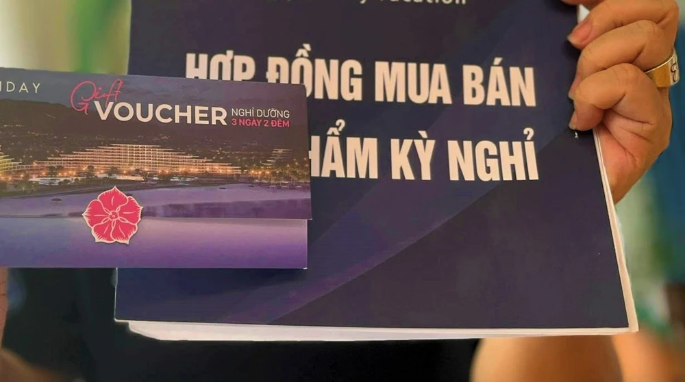 Không ít các quảng cáo tham gia sở hữu kỳ nghỉ là kênh đầu tư sinh lời lý tưởng...nhưng không đúng với thực tế. ẢNH: TÚ UYÊN