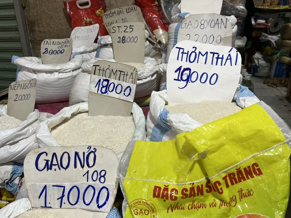 Tùy loại gạo giá bán lẻ tăng 1.000-3.000 đồng/kg được tiểu thương bán cập nhật Tùy loại gạo giá bán lẻ tăng 1.000-3.000 đồng/kg được tiểu thương bán cập nhật
