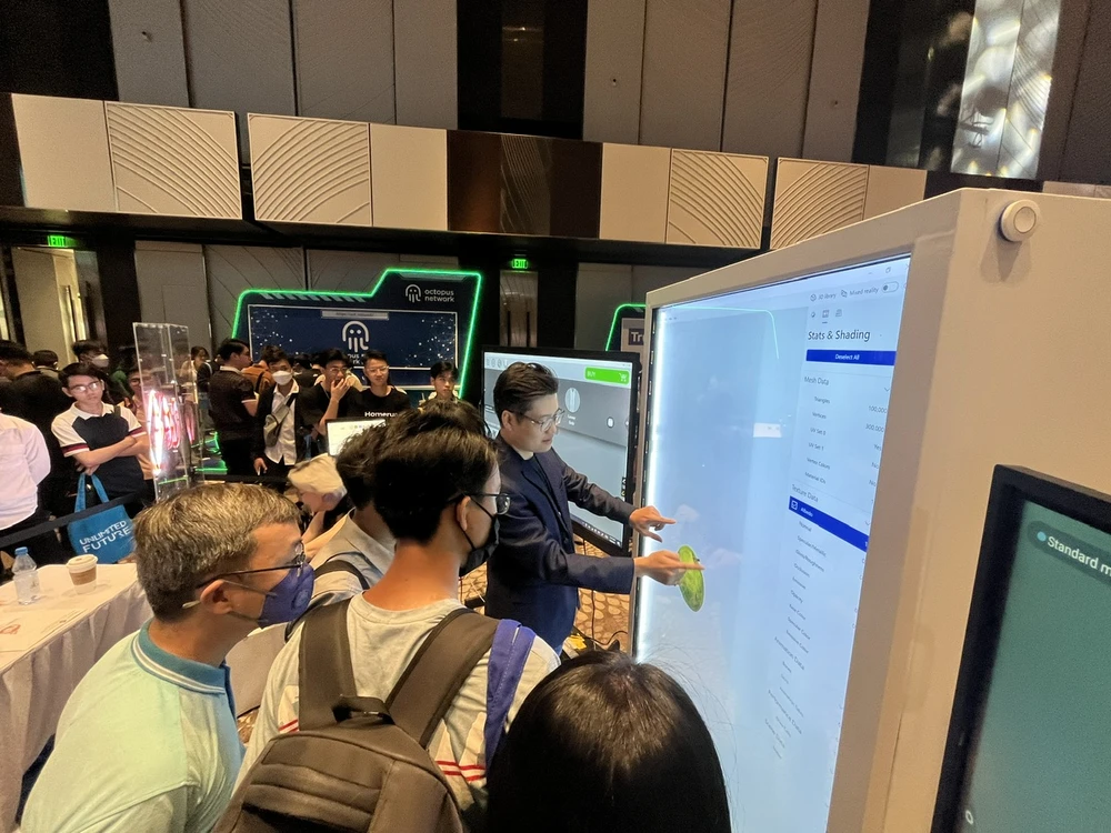 Công nghệ hologram 3D tương tác áp dụng cho siêu thị, khi khách hàng tìm hiểu thông tin chi tiết của thực phẩm, hàng hóa đặc trưng từng vùng,từng mùa bằng hình ảnh thay vì phải đọc chữ nhiều.