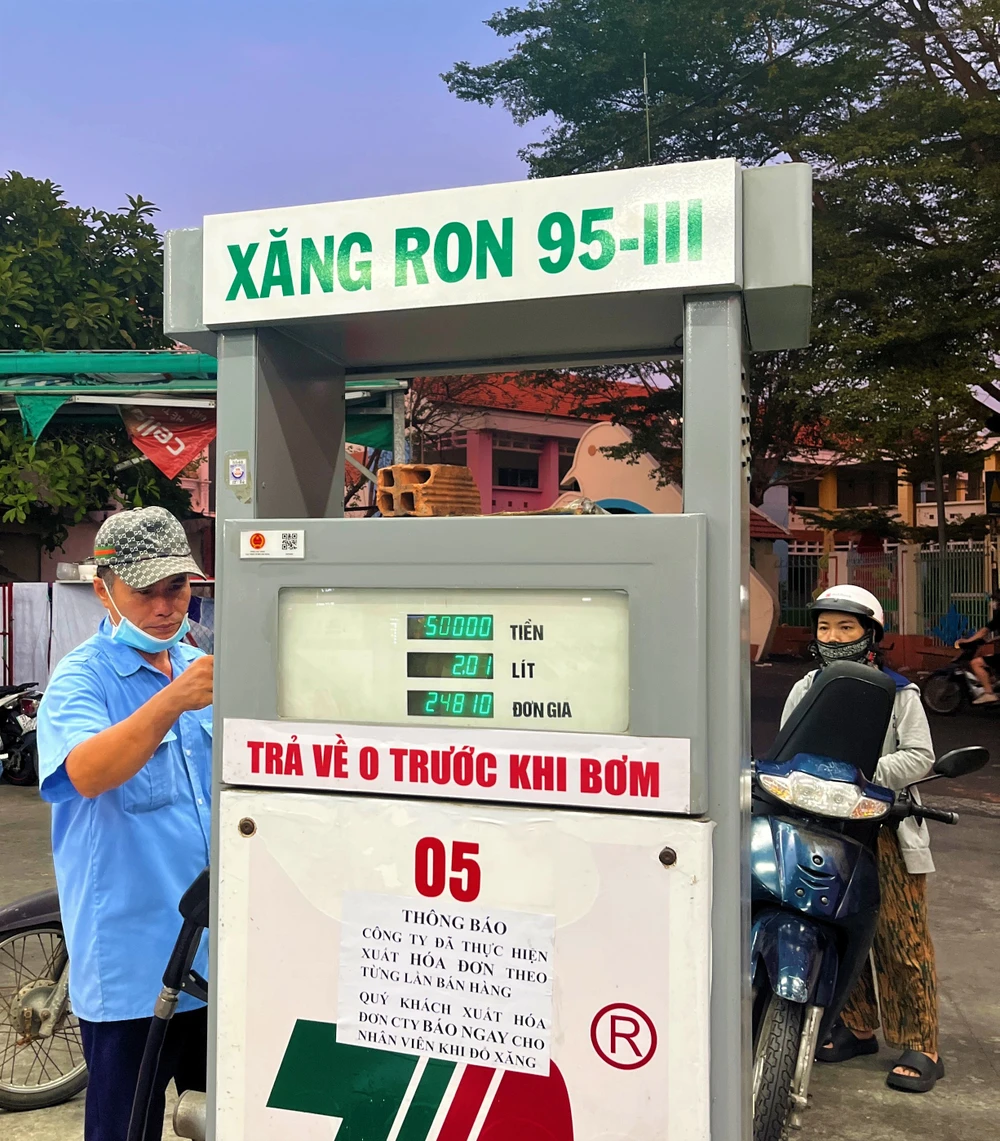 Doanh nghiệp xăng dầu TP.HCM đã hoàn thành xuất hóa đơn điện tử theo từng lần bán trước thời hạn. Ảnh: TÚ UYÊN