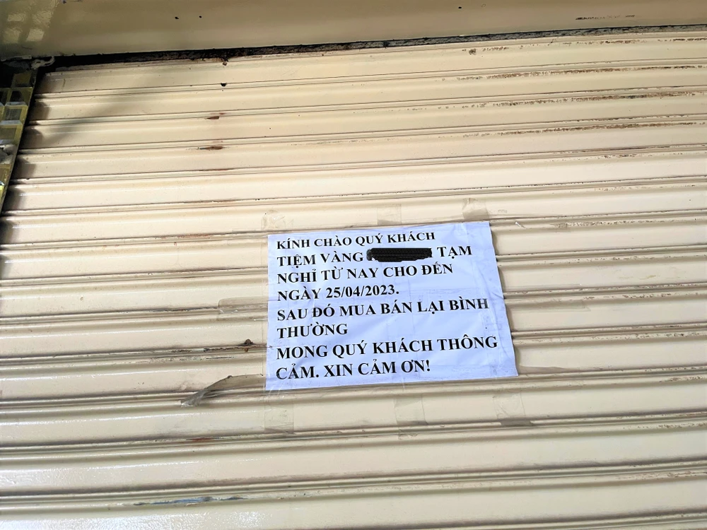 Quản lý thị trường TP.HCM nói gì về việc các tiệm vàng cửa đóng then cài?