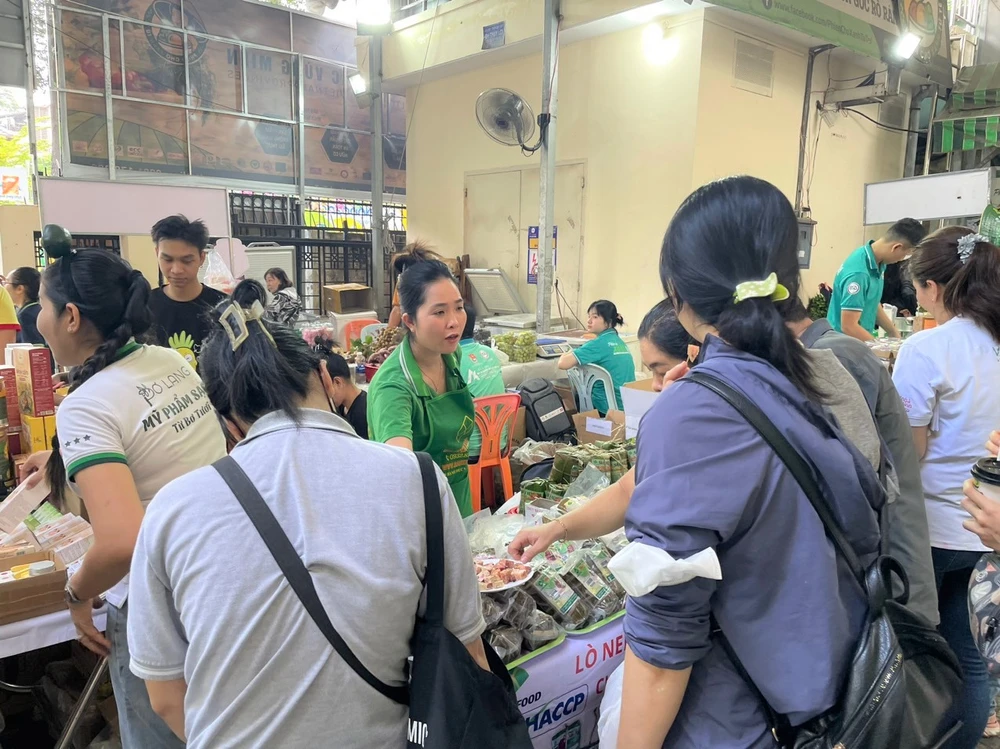 phiên chợ xanh tử tế .jpg