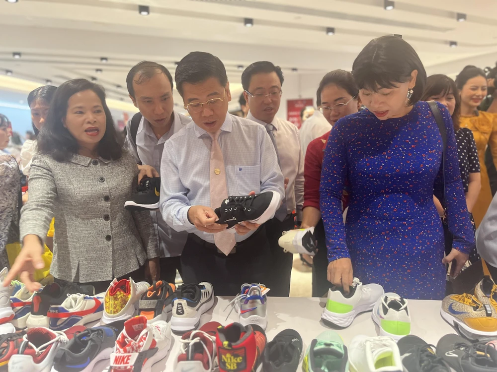 hàng hiệu giảm giá