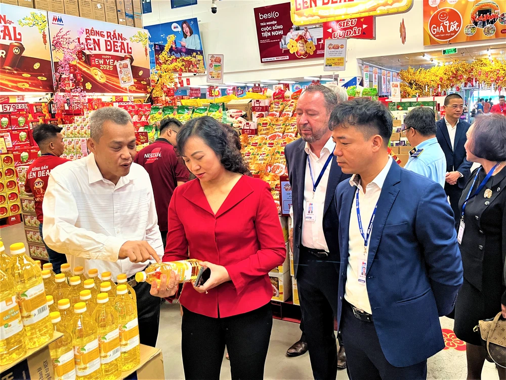 hàng hóa Tết.jpg