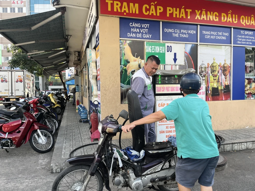 Đề xuất ban hành quy định thay thế xăng khoáng bằng xăng sinh học