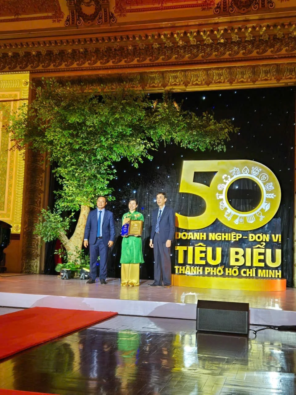 doanh nghiệp tiêu biểu 2.jpg