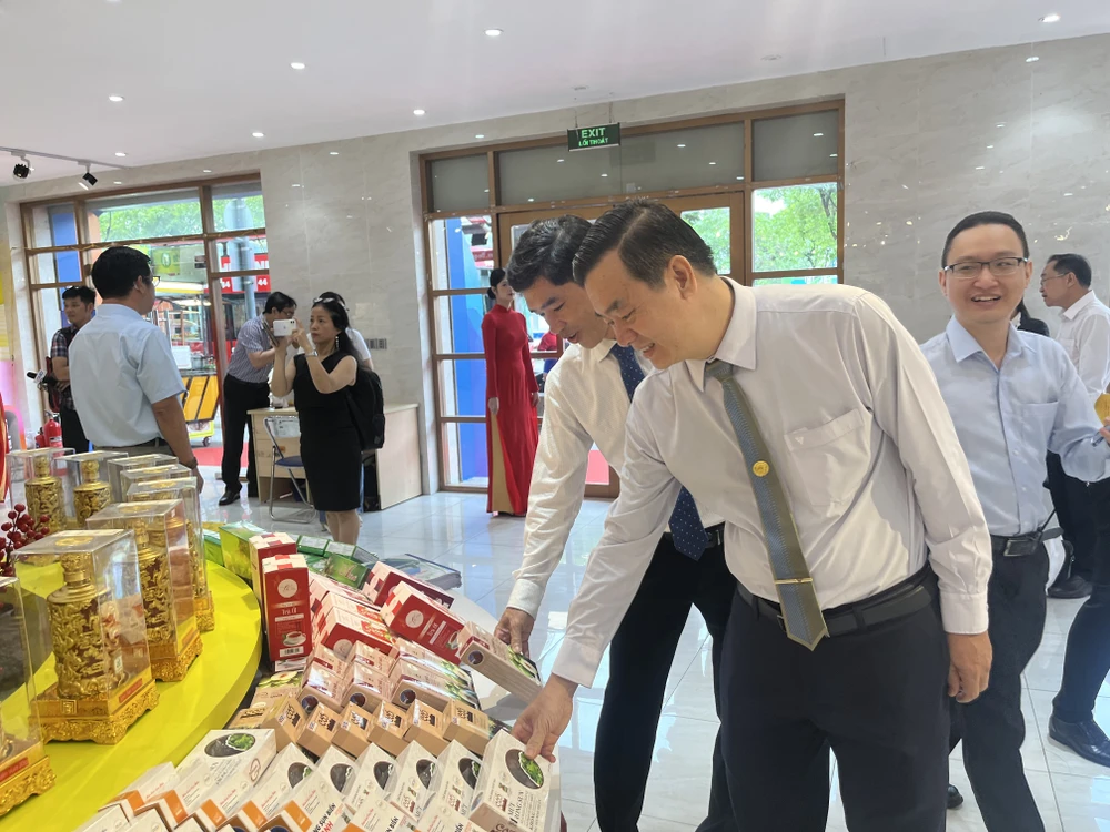 đặc sản địa phương 1.JPG