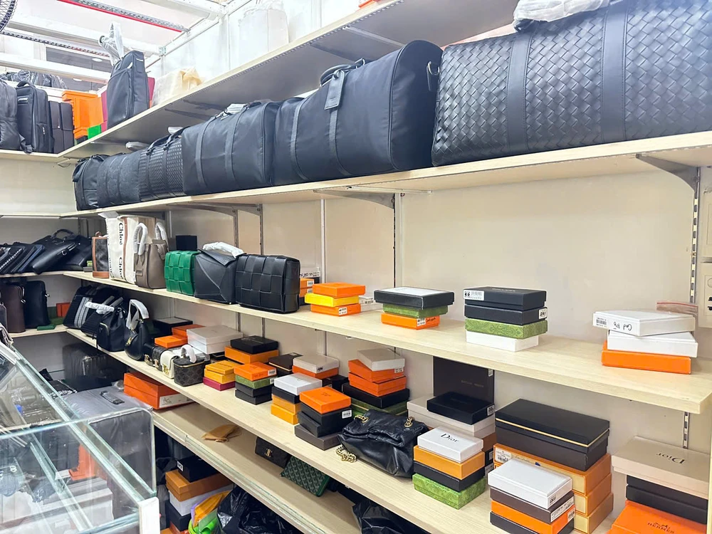 trung tâm thương mại Saigon Square