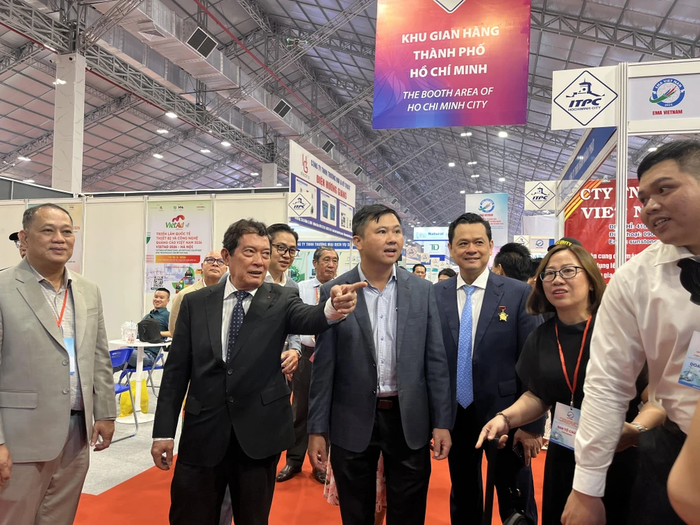 quảng cáo và giả trí