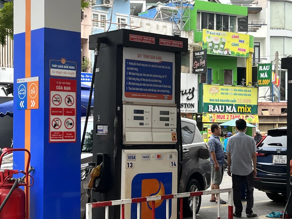 xăng sinh học E 10.JPG