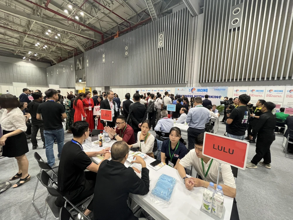 Các nhà mua hàng quốc tế tìm kiếm nhà cung cấp Việt Nam tại sự kiện năm 2024. Ảnh: TÚ UYÊN