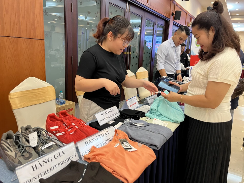 mũ bảo hiểm.jpg