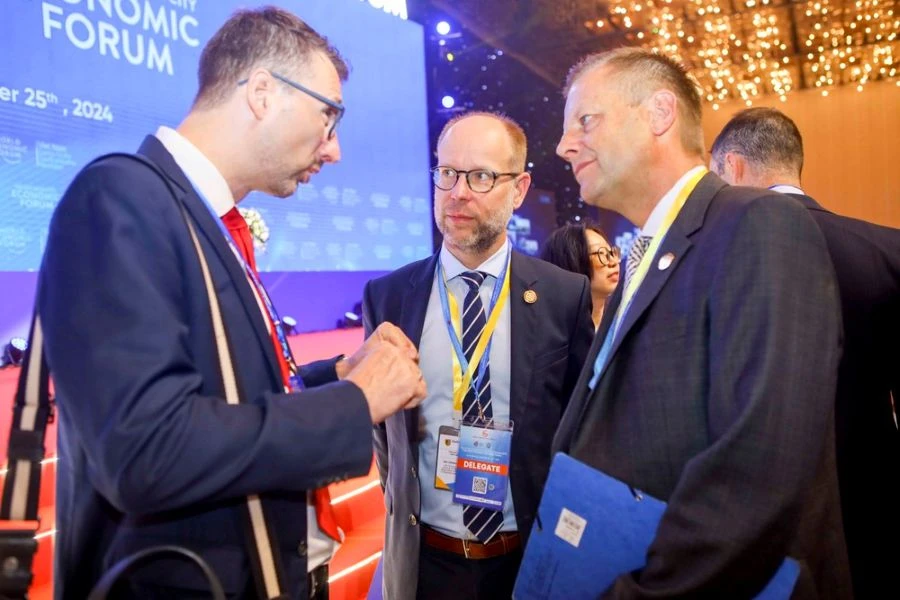 diễn đàn kinh tế mùa thu 1.JPG