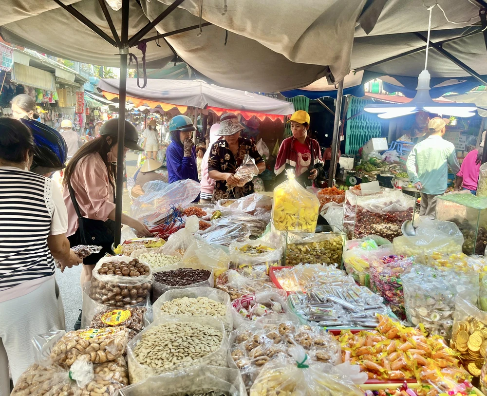 mua sắm Tết 1.jpg