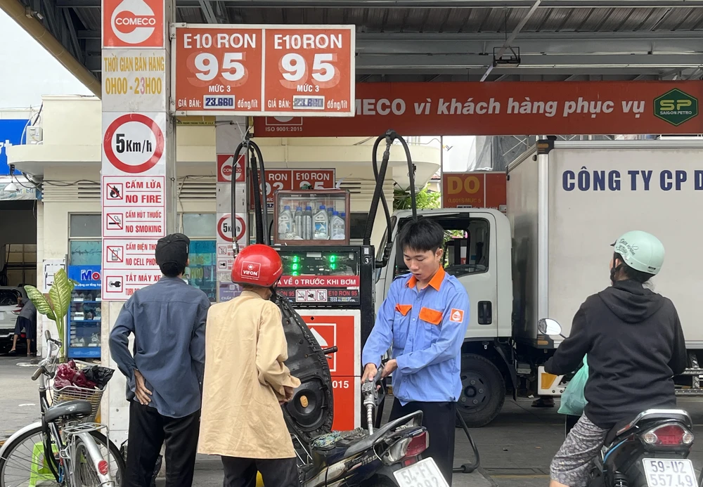 xăng E 10.jpg