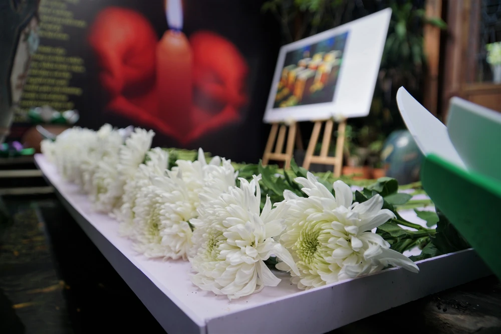 BTC bố trí không gian tưởng niệm người mất vì COVID-19.