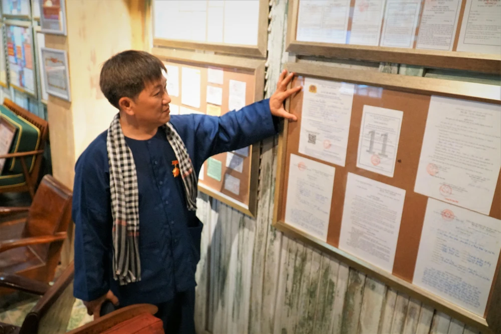 “Từ khi bắt đầu đi tìm và lưu giữ lại những hiện vật, tôi đã mong ước sẽ làm triển lãm để nhớ về ký ức những ngày dịch bệnh bùng phát ở TP.HCM. Triễn lãm này sẽ cùng người dân nhìn lại khoảnh khắc đau thương, mất mát đã qua, cùng với đó là sự tương thân, tương ái, nỗ lực hết sức mình của tuyến đầu chống dịch. Chúng đã chuẩn bị cho buổi triễn lãm này từ 3 tháng trước và hoàn thành công việc trưng bày trong 10 ngày”, ông Huỳnh Minh Hiệp cho biết.