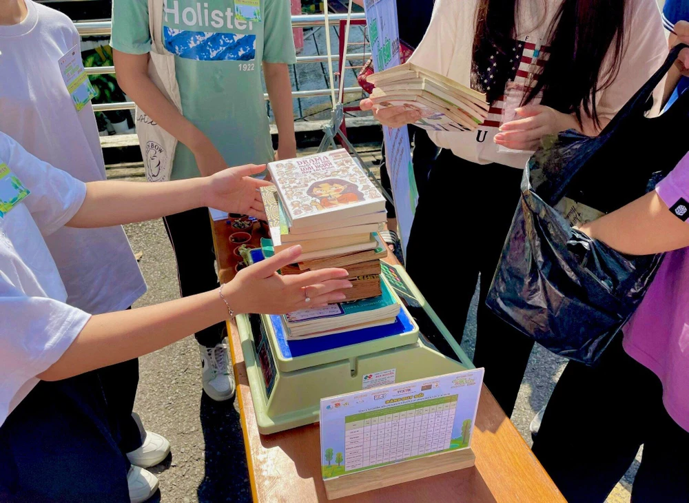 Toàn bộ sách thu về sẽ được trao tặng cho các trường học ở vùng cao, các thư viện cộng đồng và cơ sở bảo trợ xã hội.