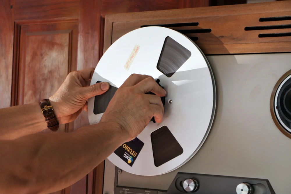 Khi tháo lắp, anh Long cũng phải thật cẩn thận.