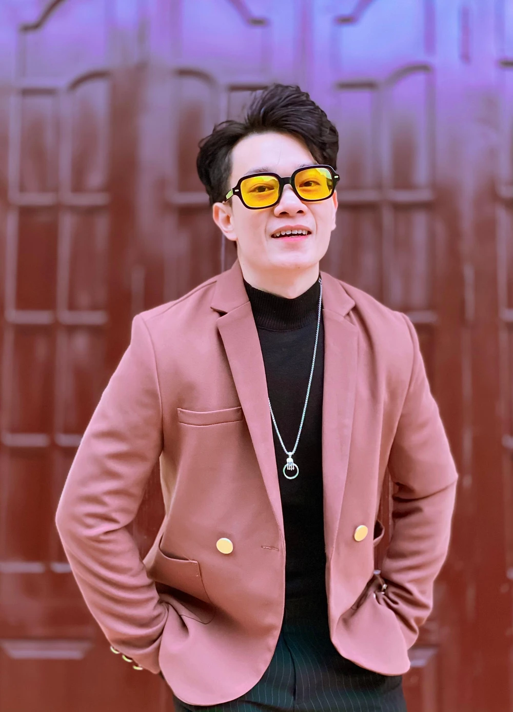 Anh Phạm Đức -người hô biến phấn và bảng trở thành những bức họa sống động.