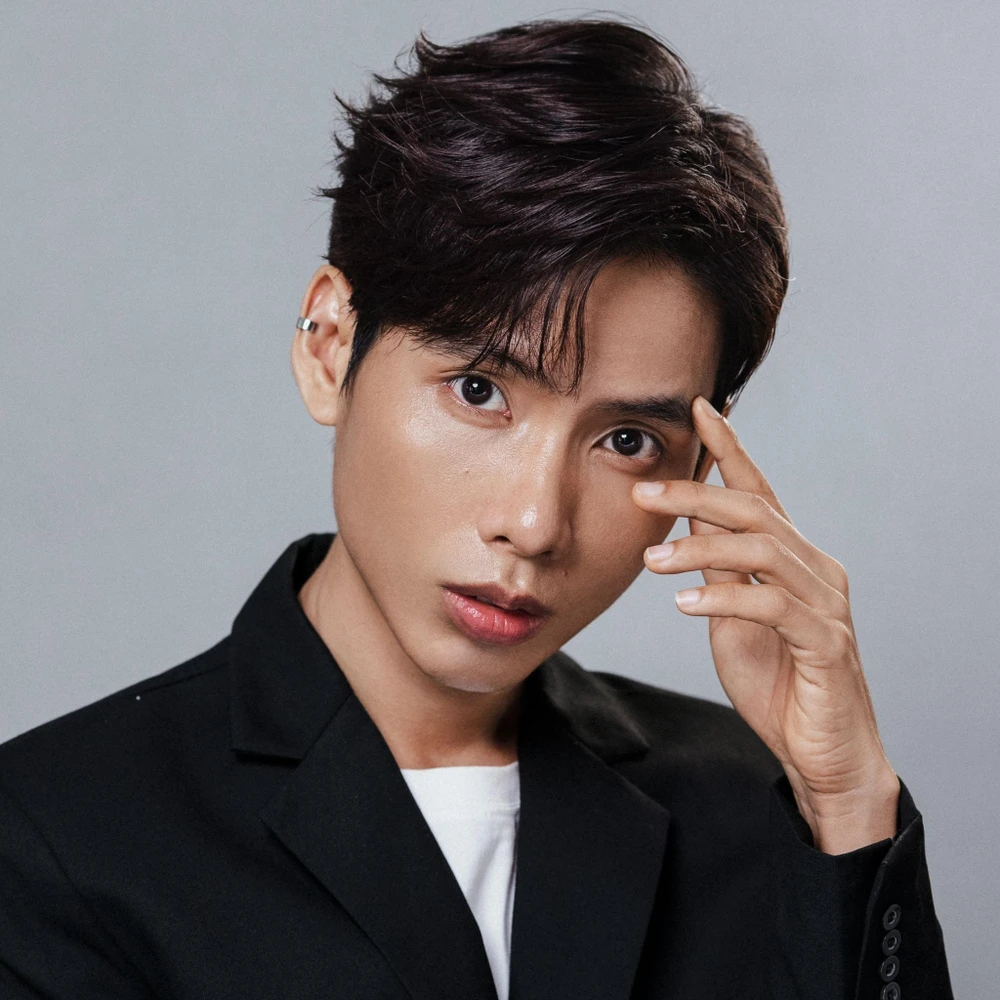 Chàng trai Nguyễn Phát Trí, người sáng tạo ra những mẫu tóc độc, lạ nhận được cơn mưa lời khen từ cư dân mạng. Ảnh: NVCC