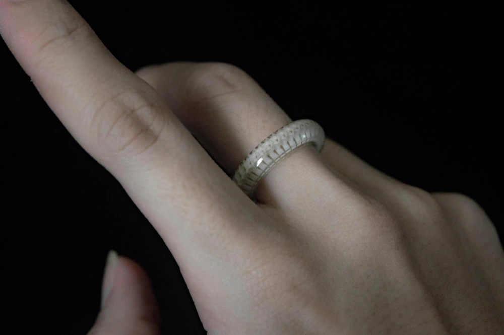 Chiếc nhẫn từ xương rắn là sản phẩm độc đáo nhất và duy nhất được thực hiện tại Việt Nam. Ảnh: NVCC